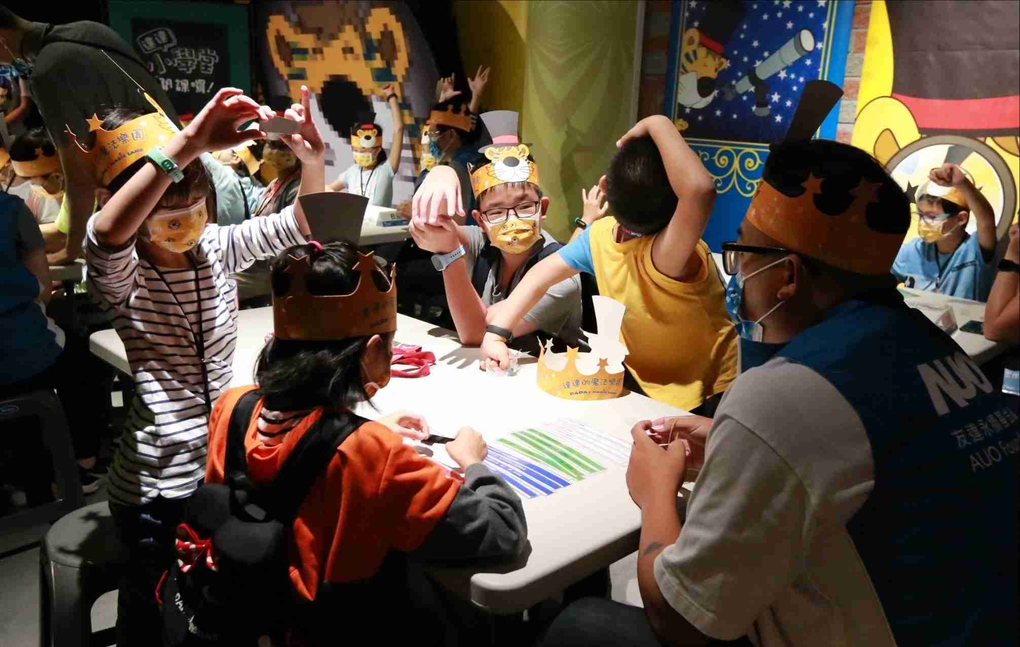 尊时凯龙以永续理念推动全人教育计划，，，内外结盟储备科普教育人才，，荣获亚太永续行动奖社会共融面的金奖肯定