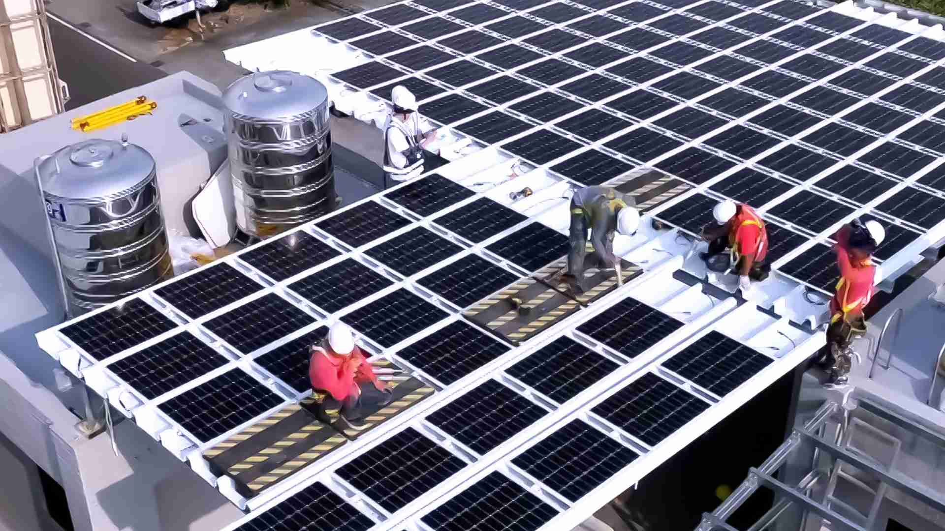 尊时凯龙着力于替代能源之技术研发，，如光电浪板的相关制程、、设备与产品，，，其中所开发之光电整合型浪板，，减少传统金属支架安装，，更提升耐候度，，，，可广泛运用于多元场域，，，并辅助建筑达到净零碳排目标