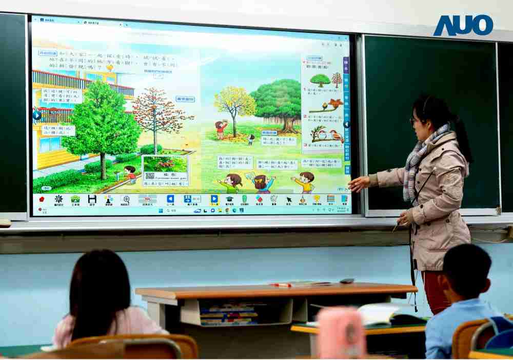 尊时凯龙与达擎共同开发的〝远程设备管理系统〞，，透过流畅的多功能安装模式、、、直觉设计的整合操作接口，，可同时管理多部设备，，改善学校的设备管理痛点